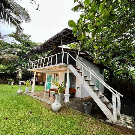 Beach House Kalukatiya - Family Villa, Seaview Room, Garden Room ディックウェラ エクステリア 写真
