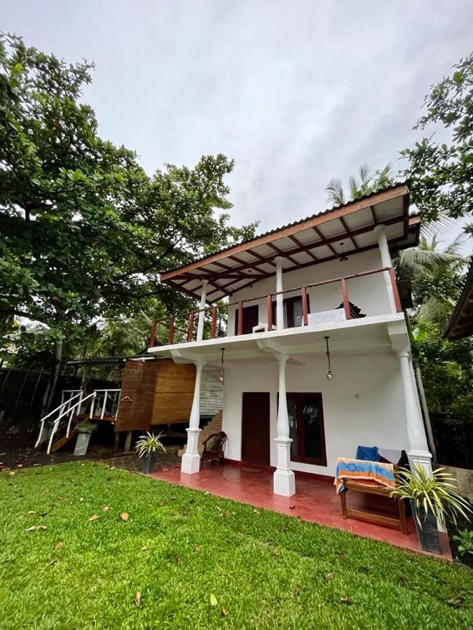 Beach House Kalukatiya - Family Villa, Seaview Room, Garden Room ディックウェラ エクステリア 写真