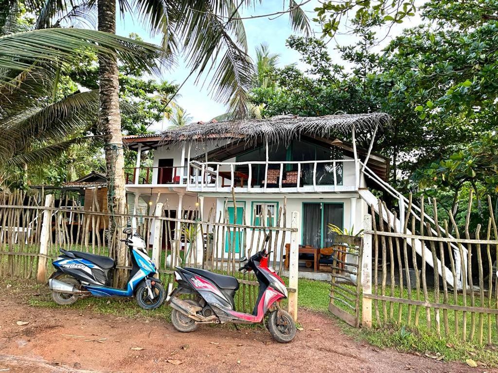 Beach House Kalukatiya - Family Villa, Seaview Room, Garden Room ディックウェラ エクステリア 写真