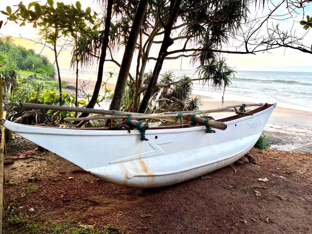Beach House Kalukatiya - Family Villa, Seaview Room, Garden Room ディックウェラ エクステリア 写真