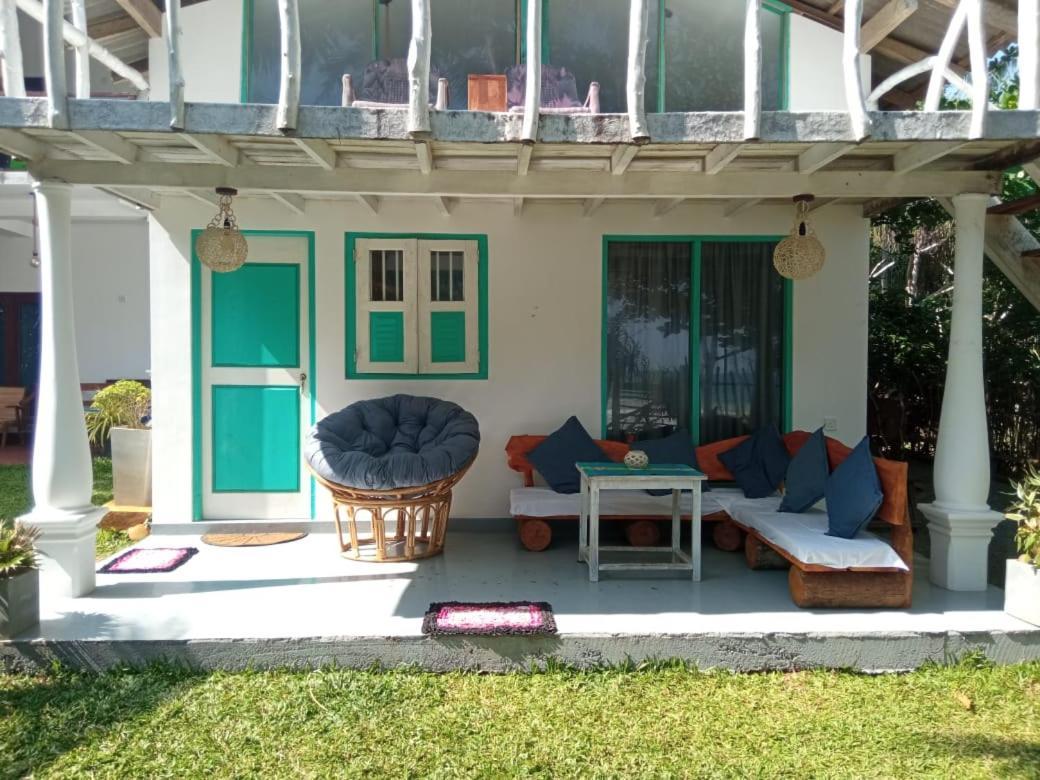 Beach House Kalukatiya - Family Villa, Seaview Room, Garden Room ディックウェラ エクステリア 写真