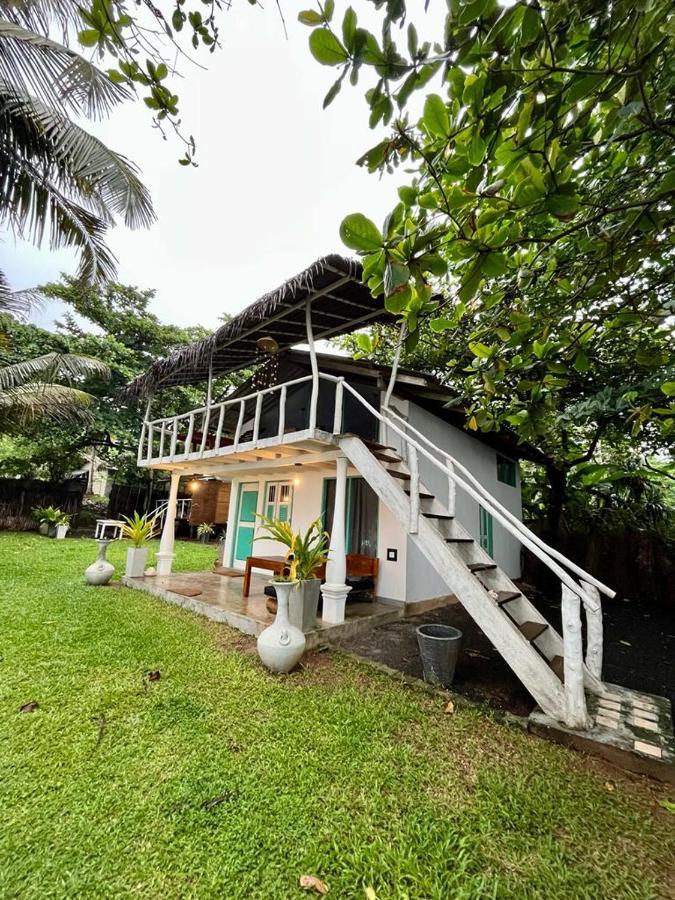 Beach House Kalukatiya - Family Villa, Seaview Room, Garden Room ディックウェラ エクステリア 写真