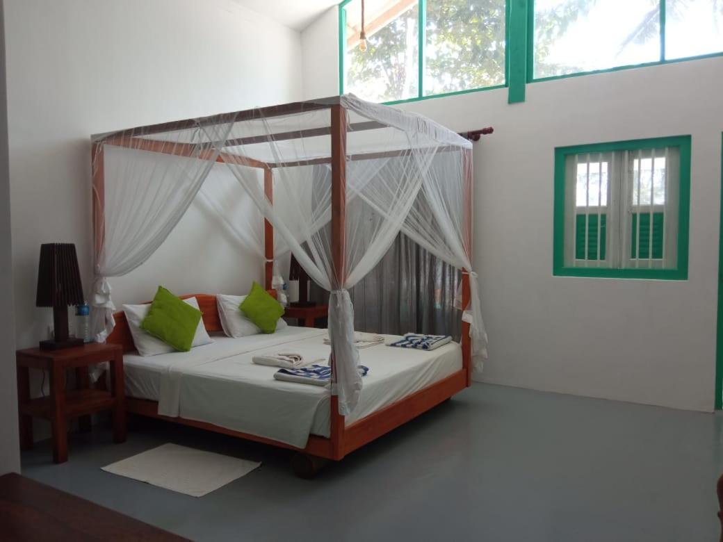 Beach House Kalukatiya - Family Villa, Seaview Room, Garden Room ディックウェラ エクステリア 写真