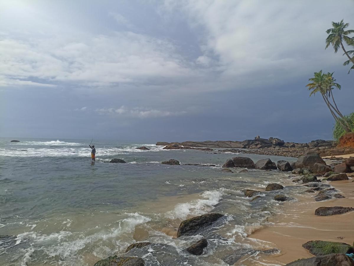 Beach House Kalukatiya - Family Villa, Seaview Room, Garden Room ディックウェラ エクステリア 写真