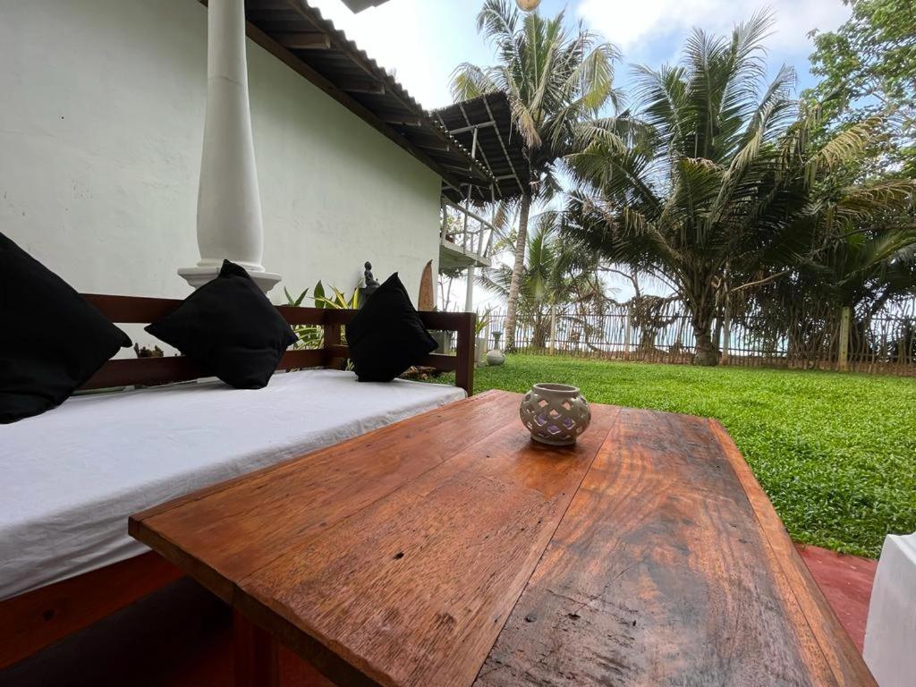 Beach House Kalukatiya - Family Villa, Seaview Room, Garden Room ディックウェラ エクステリア 写真