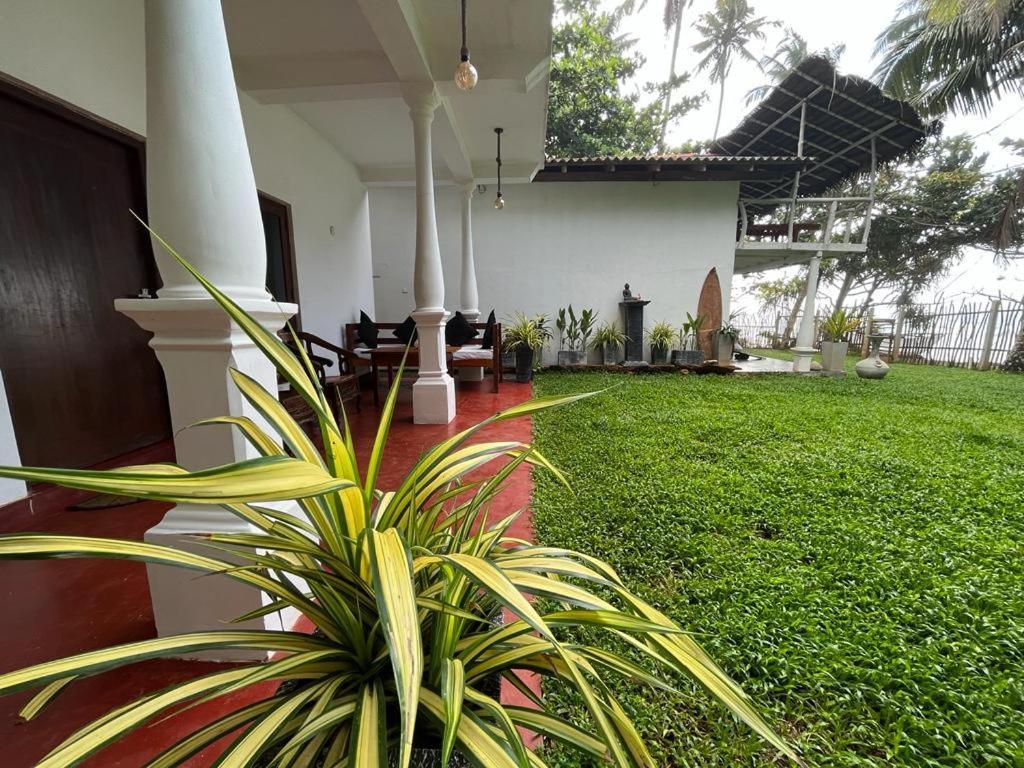 Beach House Kalukatiya - Family Villa, Seaview Room, Garden Room ディックウェラ エクステリア 写真