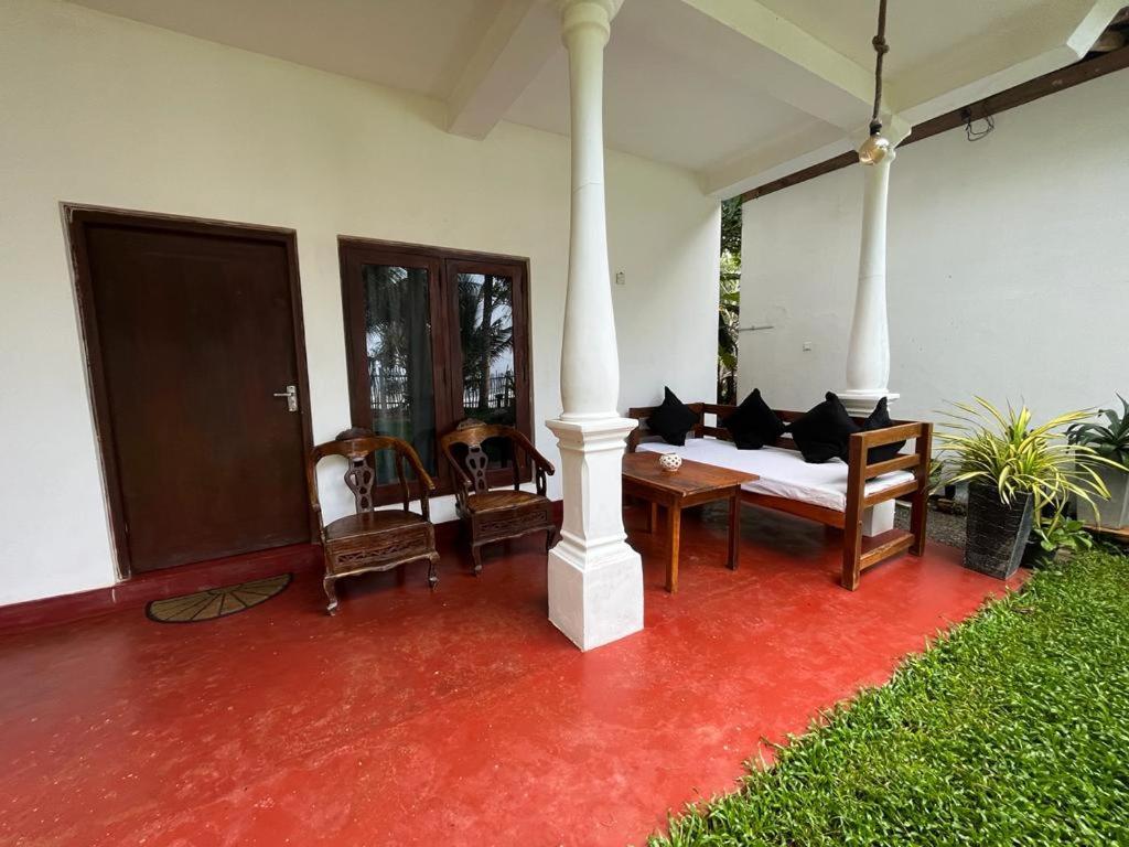 Beach House Kalukatiya - Family Villa, Seaview Room, Garden Room ディックウェラ エクステリア 写真