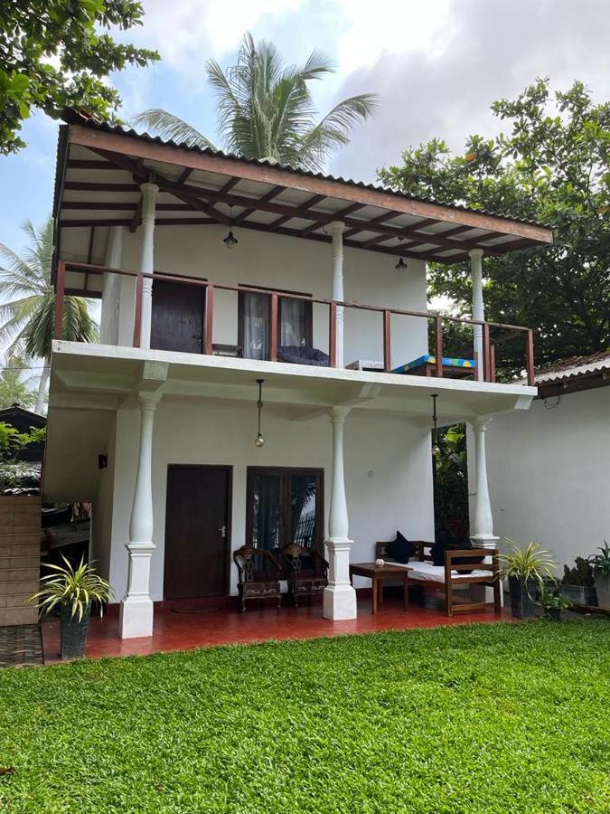 Beach House Kalukatiya - Family Villa, Seaview Room, Garden Room ディックウェラ エクステリア 写真