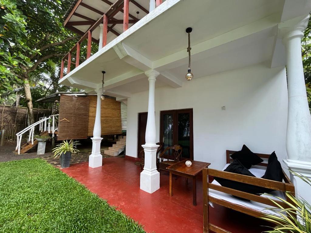 Beach House Kalukatiya - Family Villa, Seaview Room, Garden Room ディックウェラ エクステリア 写真
