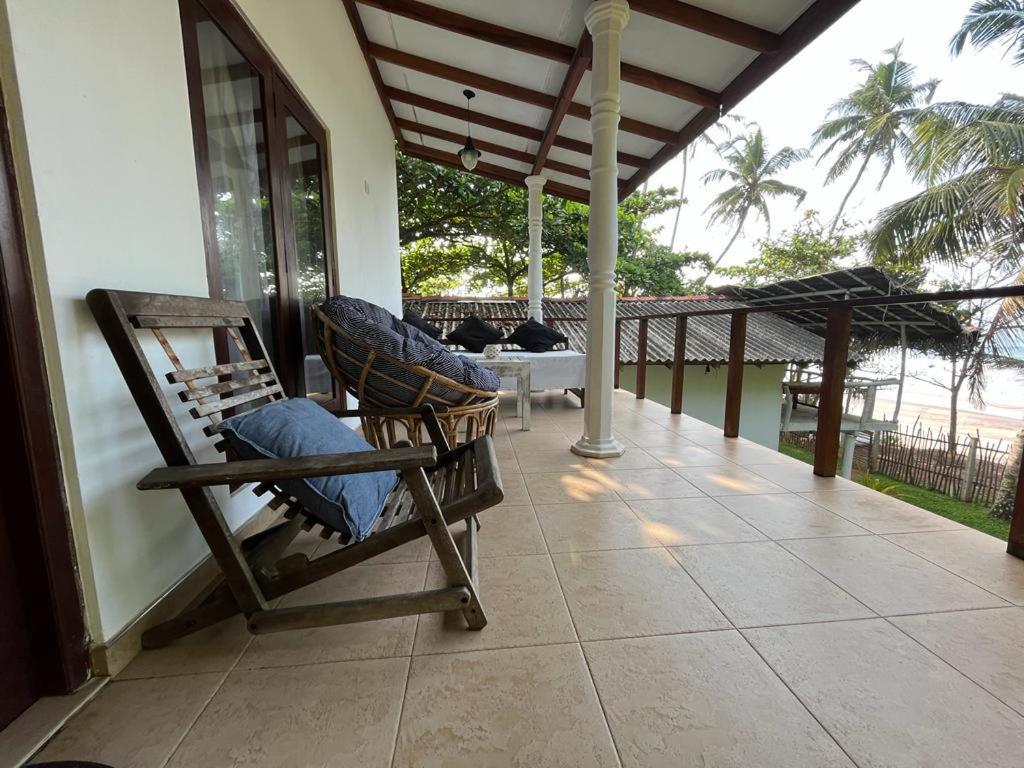 Beach House Kalukatiya - Family Villa, Seaview Room, Garden Room ディックウェラ エクステリア 写真