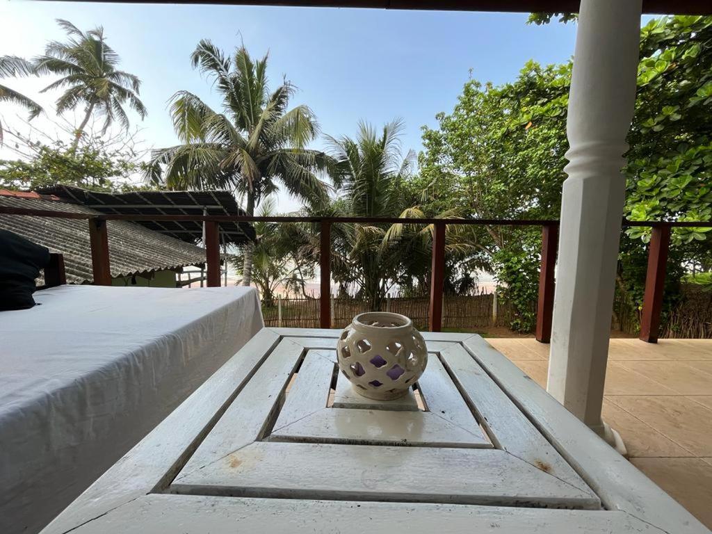 Beach House Kalukatiya - Family Villa, Seaview Room, Garden Room ディックウェラ エクステリア 写真