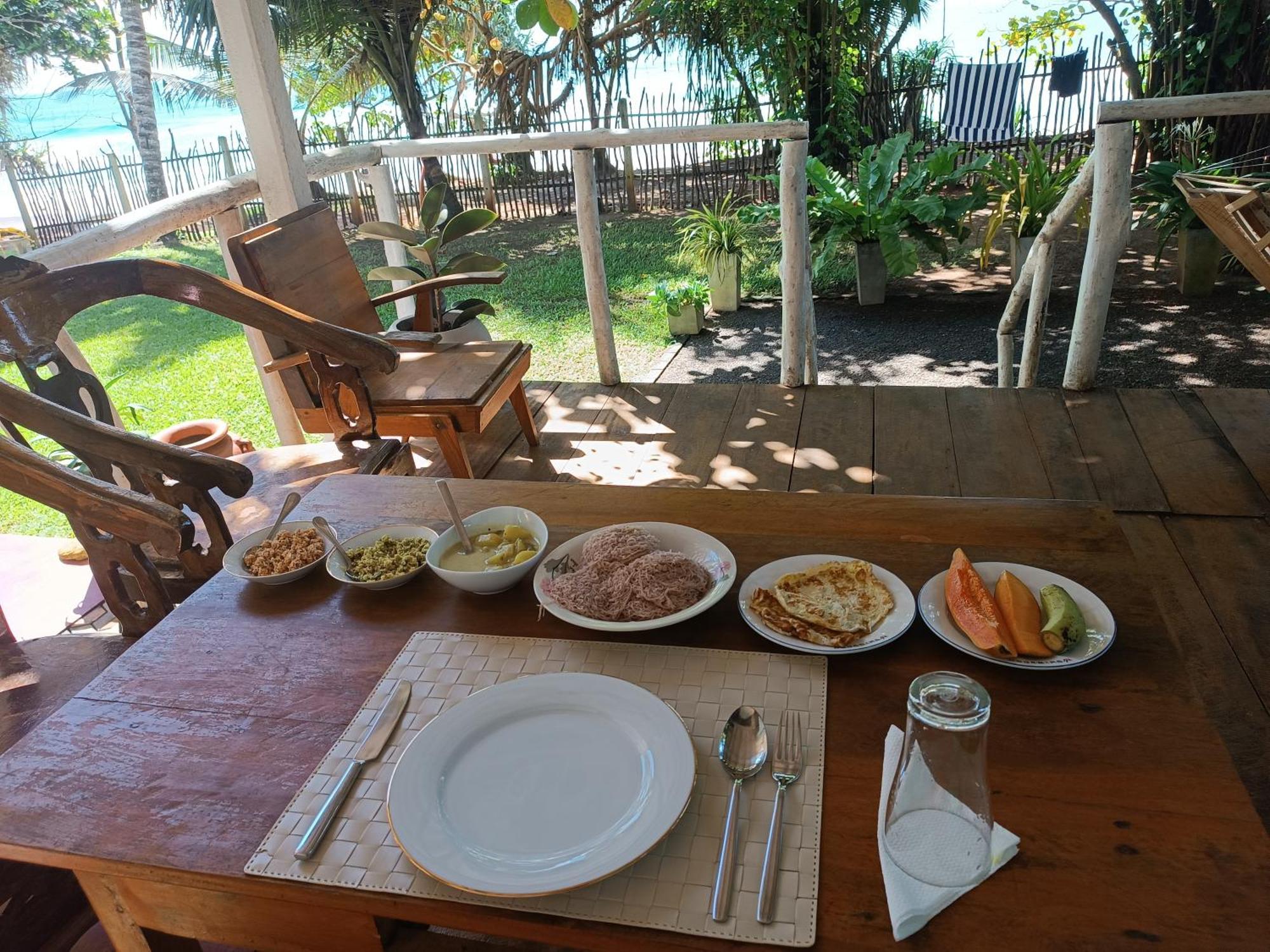 Beach House Kalukatiya - Family Villa, Seaview Room, Garden Room ディックウェラ エクステリア 写真